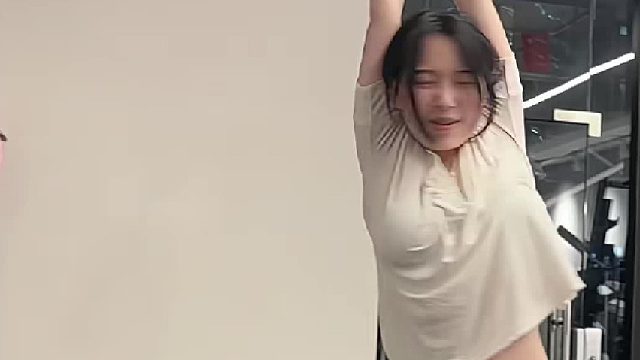 喜欢姐姐的臀腿吗