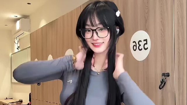 就是喜欢穿衣显瘦 脱衣有肉的感觉