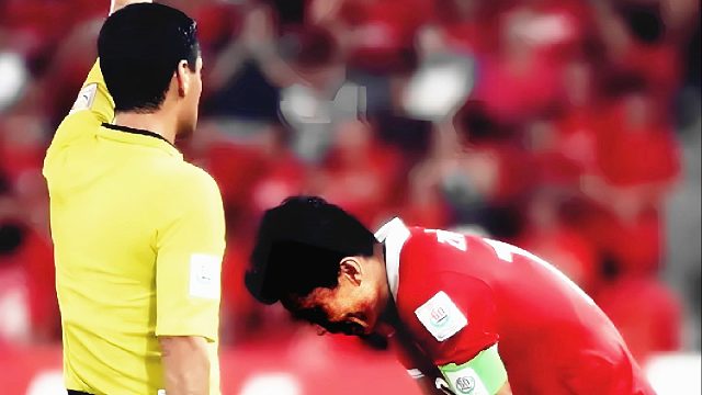 太冲动！国足名场面：单场两红牌，郑智谭望嵩被罚下场