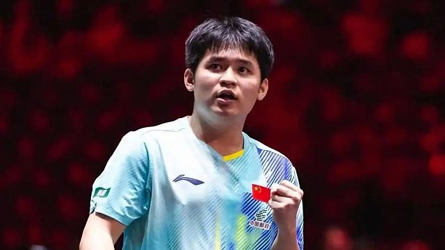 狂轰9-0！大满贯林诗栋上演最疯狂一幕，神奇发球让人琢磨不透