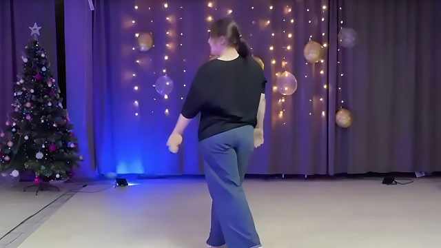 俄罗斯姑娘才艺表演24.01.08_海军(嘎贾)00