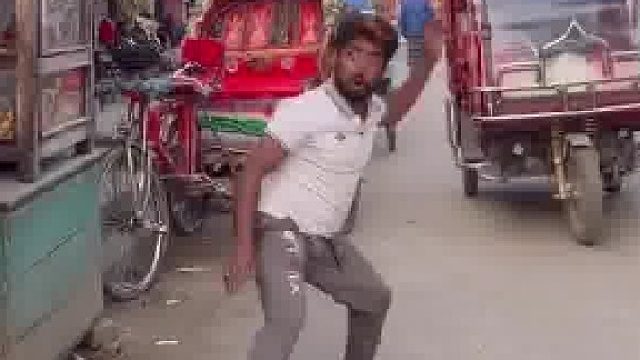 早市惊现神奇转车术，阿三哥又损失一辆二八大杠自行车！