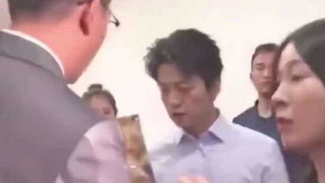 这情商真是无敌了 转变的太快了 确实是无缝衔接啊 哈哈