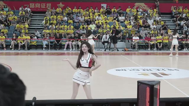 太甜了吧，全网寻找这个小姐姐