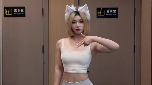 众所周知周四是疯狂练胸日