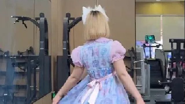 美而不腻，飒而不野