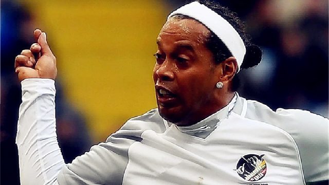 足坛艺术家！小罗戏耍孔卡：神级停球后过掉前中超球星