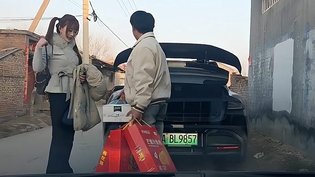 张开朗媳妇真容意外暴露，弹幕都惊呆了，真的哇塞