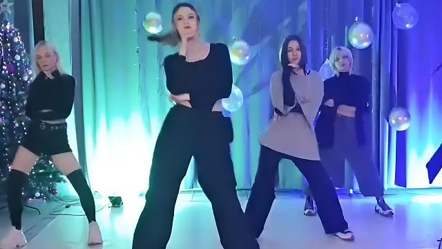 俄罗斯姑娘才艺表演24.01.08_集体舞00