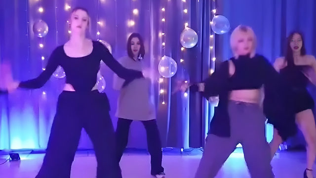 俄罗斯姑娘才艺表演24.01.08_集体舞02