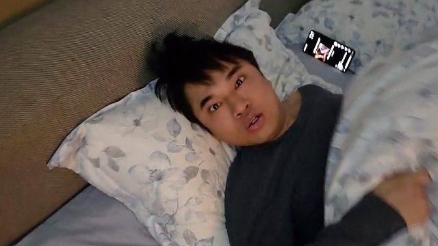 小胖突袭会长卧室，把看视频的晶哥吓了一大跳