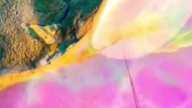 矿区掉落的石头被一位大叔高价拿下，当一刀切开后，妻子嚎啕大哭，为什么呀，