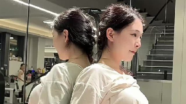 喜欢看你紧紧皱眉