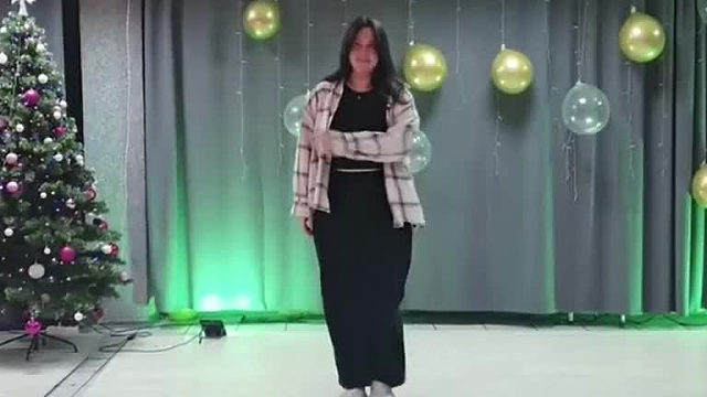 俄罗斯姑娘才艺表演24.01.09_海军(嘎贾)