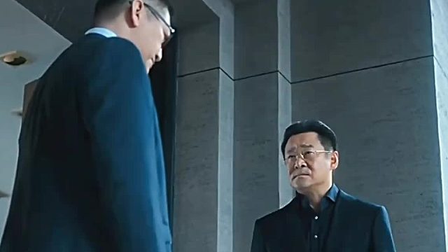 巴掌脸上拍，“桃花朵朵开”