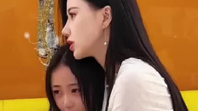 我觉的，这么漂亮的老婆，老公应该不出轨吧