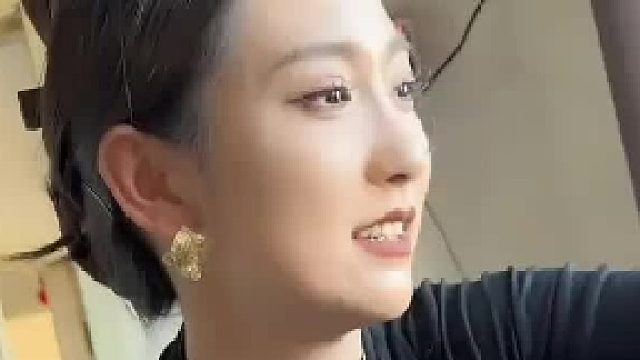 小姨穿的是野外夜间特种作战服