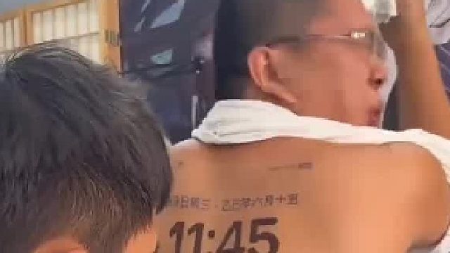 最后一个字？
#禁止向未成人提供纹身服务