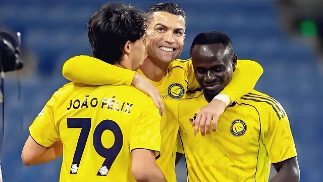 队长担当！马内因没进球沮丧，C罗让他冷静并无私助攻