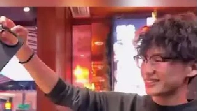 那个总说“没事”的父亲，也会被儿子的小心思所感动