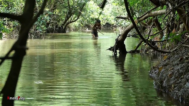 20260226 原始技术-今天两个男孩抓鸡很多做饭吃