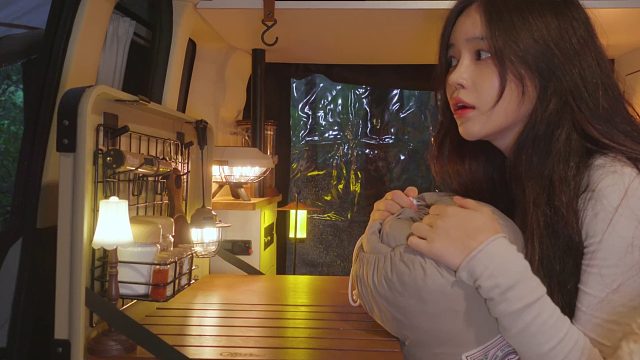 20260226 ️在空前的秋雨中，在忙碌的一天里睡在舒适的车里｜章鱼生鱼片和热杯拉面马班巴马格利