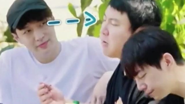 腾哥张嘴就是笑点，艺兴根本控制不住…哈哈哈