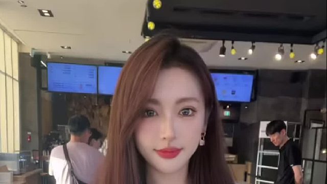 嘘，别说话，看。