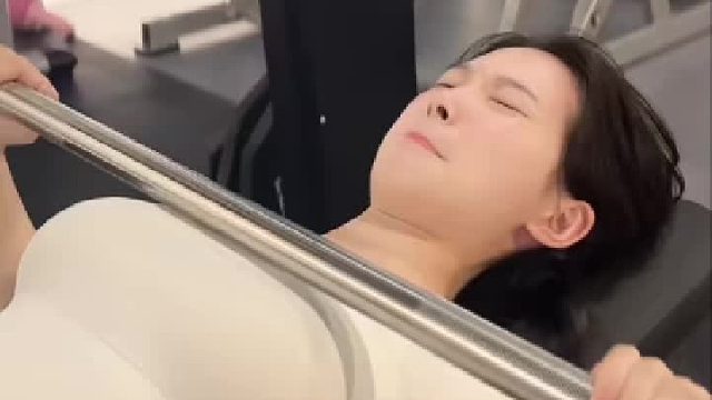 气氛都到这了，确定不碰一杯