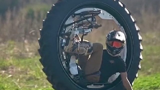 “青春肆意飞扬，热爱经久不息”