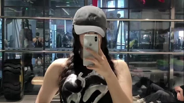 性感不是露，是线条在说话