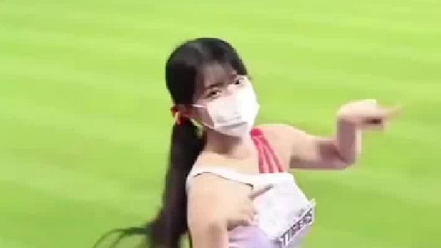 韩国足球宝贝庆祝日本输了，现场助阵卡塔尔世界杯，李多惠！