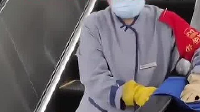 阿姨表示：我是老了不是傻