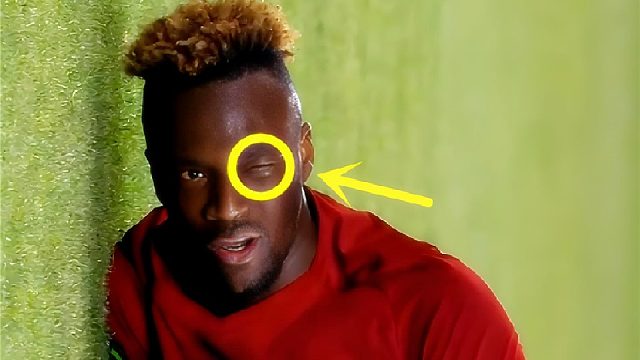 开始你的表演！罗马球星调皮眨眼睛，穆帅愤怒投诉对手犯规