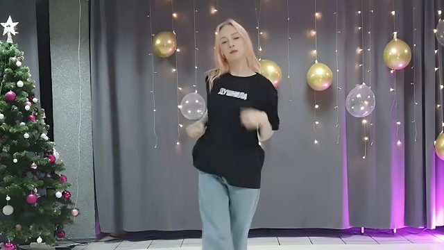 俄罗斯姑娘才艺表演24.01.10_秀儿(拉达)00