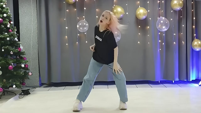 俄罗斯姑娘才艺表演24.01.10_秀儿(拉达)02