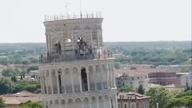 比萨斜塔为何能屹立800年不倒？