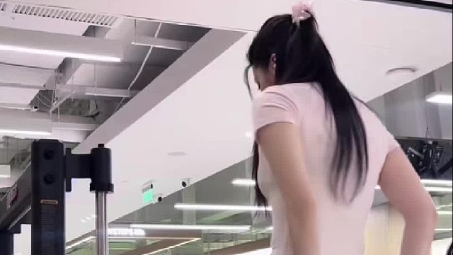 性感不是露，是线条在说话