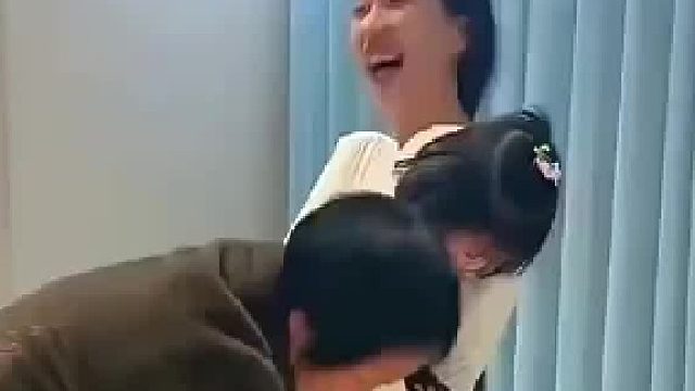 原本潮流的堆袜,硬生生被奶奶变成了“半秋不裤”的模样