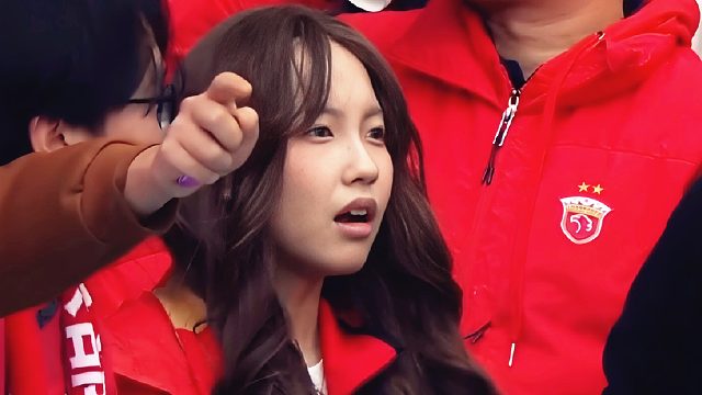 石破天惊！国安外援大力爆射世界波，海港女球迷看愣住了