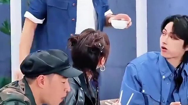 于洋：毛晓彤你拌的这个菜，能吃出食材本身的味道