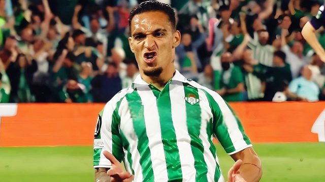 陀螺也是罗！安东尼低配版倒钩破门，贝蒂斯主帅振臂欢呼