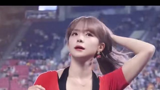 韩国足球宝贝队长热舞，怎能看！