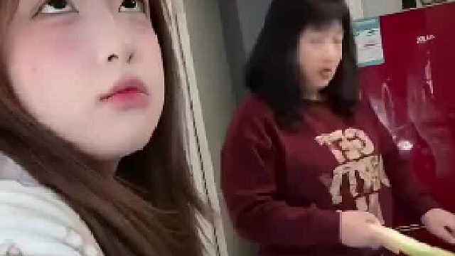 女子春节被妈妈催婚，结果万万没想到，网友：你妈妈对你真好，这都没打你