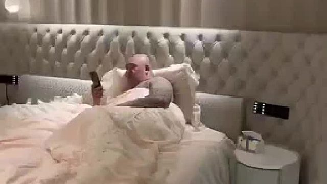 女子刚换的蕾丝四件套，一进屋看到老公天塌了，赶紧找理由吵架