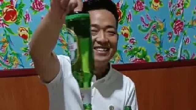 试过，很难，空瓶都做不到。