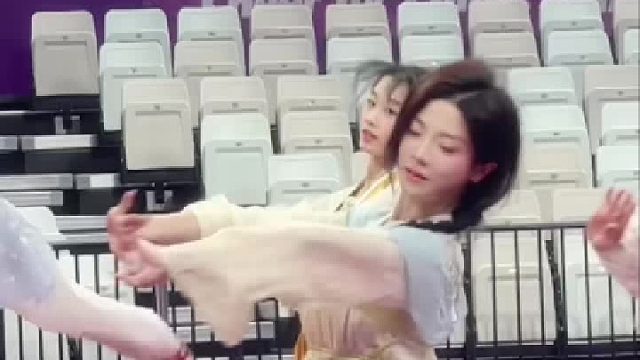 今天来个汉服版