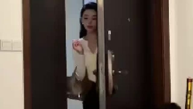 姐姐一天没骂弟弟了，于是放个乱花庆祝一下，结果……