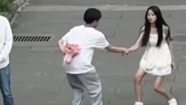 女朋友挺好看的