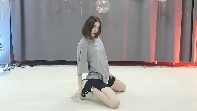 俄罗斯姑娘才艺表演24.01.11_女神00